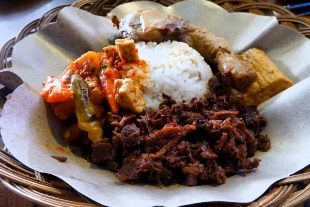 Kuliner Jogja La Rise, Menawarkan Kuliner dengan Suasana Keraton Yogyakarta (2)