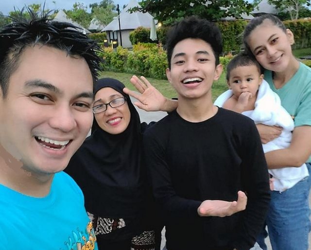 Keluarga Baim Wong dan Fiki Naki. Instagram @fikinakii