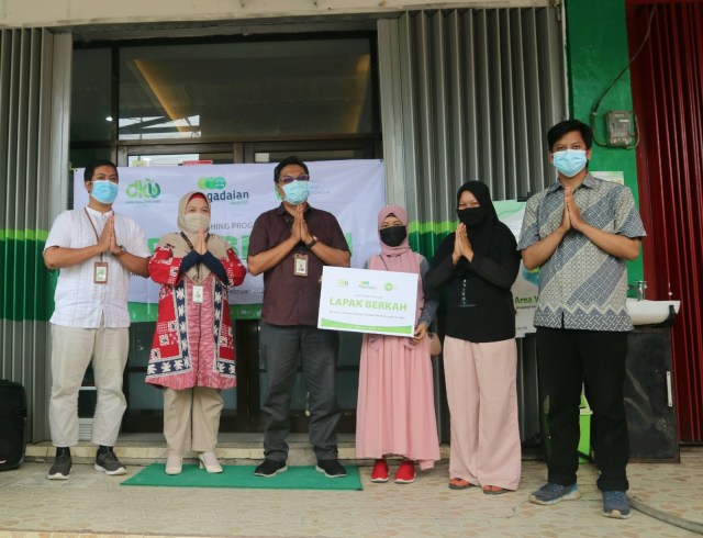 Pegadaian Syariah Tarakan dan Inisiatif Zakat Indonesia Bantu Pedagang UMKM (93234)
