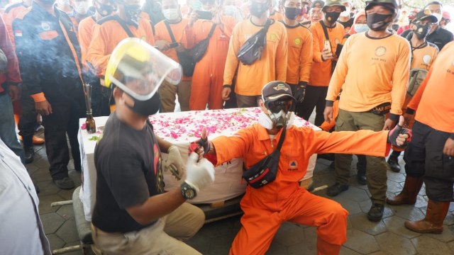 Pemakaman COVID-19 Disebut seperti Mengubur Anjing, Relawan Geruduk DPRD Bantul (138183)