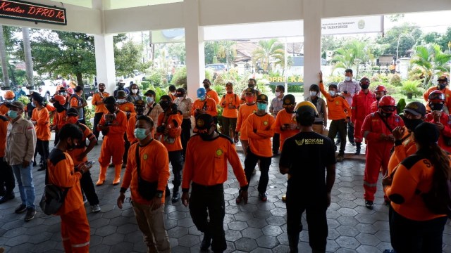 Pemakaman COVID-19 Disebut seperti Mengubur Anjing, Relawan Geruduk DPRD Bantul (138185)