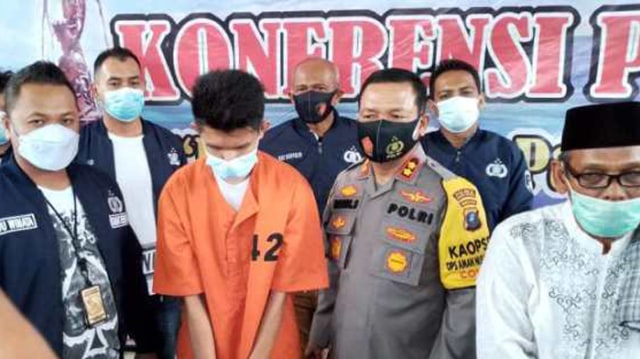 Tersangka Acong  ditetapkan sebagai pelaku penistaan agama melalui status di media sosial. Foto: Sumut News.