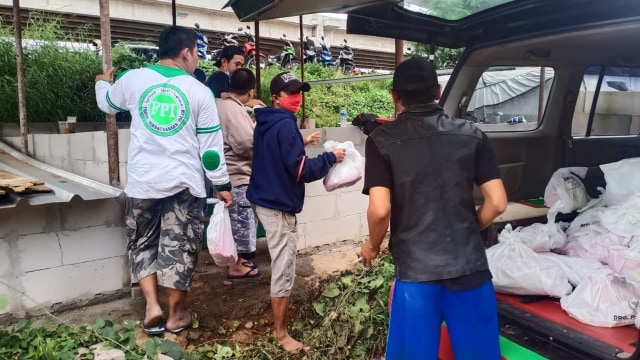 Fakta-fakta Relawan FPI Dibubarkan Polisi saat Bantu Korban Banjir (34871)