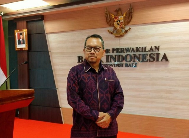 Respons Imbauan Gubernur, Kepala BI Bali Minta Pegawai Bank Besok Pakai Endek (34507)