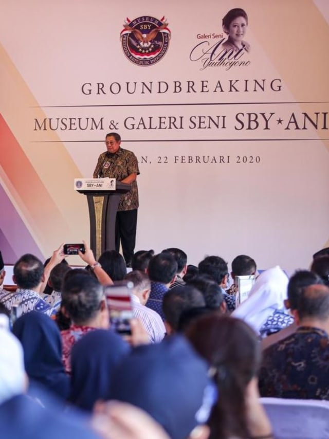 Presiden Indonesia ke-6 Susilo Bambang Yudhoyono memberikan sambutan saat groundbreaking Museum dan Galeri Seni SBY-ANI di Pacitan. Foto: Dok. Istimewa