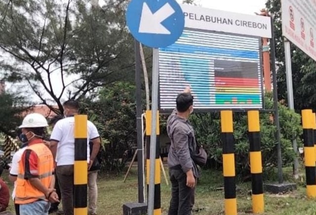 Otoritas Pelabuhan Cirebon Pantau Dampak Aktivitas Bongkar Muat Batu Bara (140491)