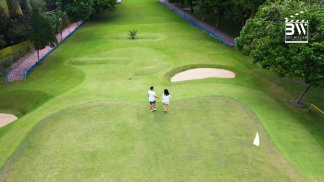 Melihat Betapa Megahnya Kediaman Ovi Dian, Ada Lapangan Golf dan Masjid. Foto: YouTube/Boy William