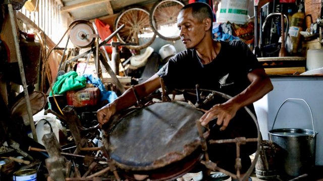 Kisah Fajar Pengrajin Rapai, Menjaga 'Roh' Kesenian Aceh (30289)