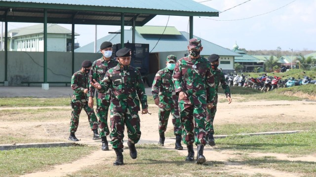 Kunjungi Yonkav Aceh Utara, Danrem Baskoro: Jaga Kesehatan, Rawat Alutsista (120205)