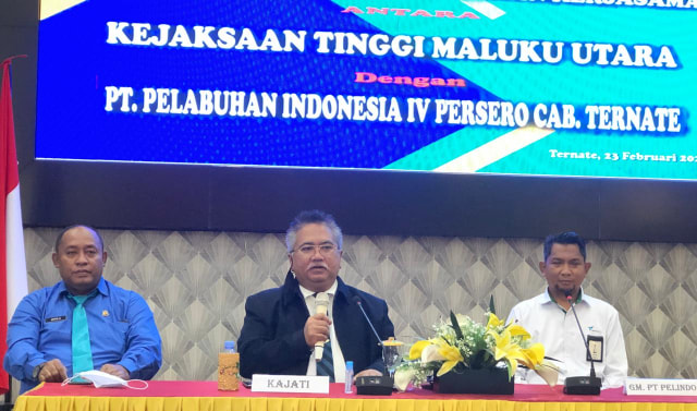 Konferensi pers usai penandatanganan MoU Kejati Maluku Utara dengan PT Pelindo Ternate. Foto: Samsul Hi Laijou/cermat
