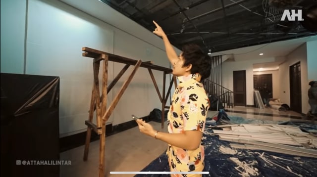 5 Potret Rumah Baru Atta Halilintar Kebanjiran, Koleksi Mobil Mewahnya Terancam (34534)