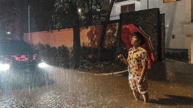 5 Potret Rumah Baru Atta Halilintar Kebanjiran, Koleksi Mobil Mewahnya Terancam (34535)