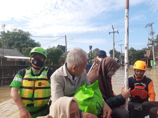 Banjir Jakarta, Inisiatif Zakat Indonesia Salurkan Bantuan (28431)