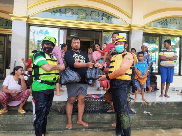 Banjir Karawang, Inisiatif Zakat Indonesia Salurkan Bantuan