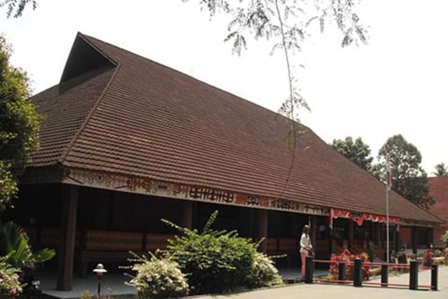 Rumah adat Maluku. Foto: tamanmini.com