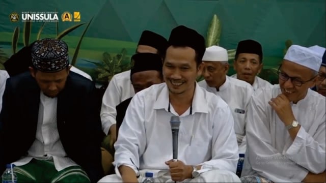 Profil Gus Baha Ulama Sederhana Yang Digandrungi Kawula Muda Kumparan Com