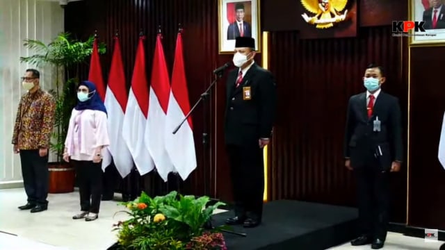 Ketua KPK Firli Bahuri melantik Kabag Perbendaharaan KPK dan 11 Jaksa, Rabu (24/2). Foto: Youtube/KPK RI