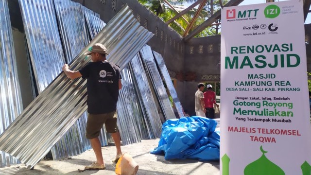 Majelis Telkomsel Taqwa - IZI Sulsel Renovasi Masjid Kampung Rea, Sulsel