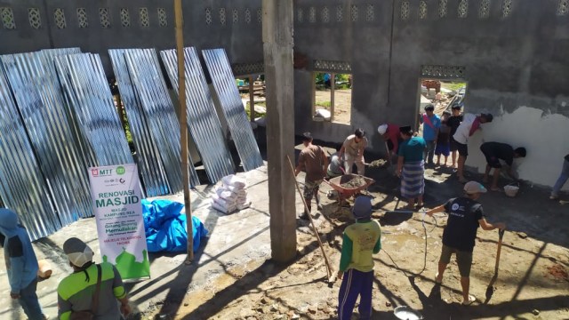 Majelis Telkomsel Taqwa - IZI Sulsel Renovasi Masjid Kampung Rea, Sulsel (128132)
