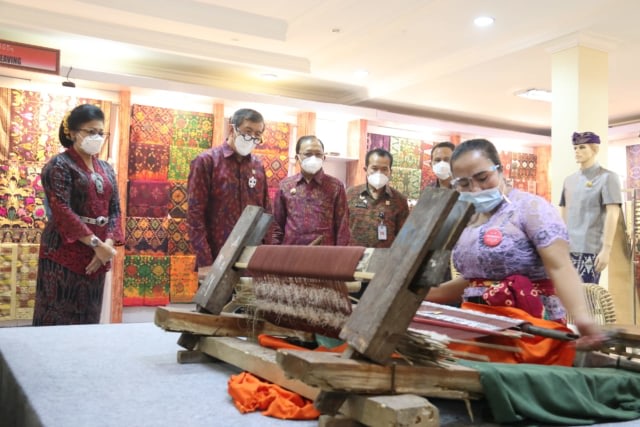 Menyalakan Harapan Endek Bali Bangkit Kembali (29492)