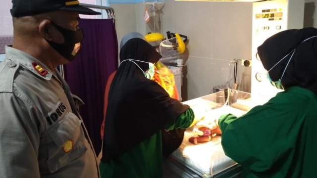 Warga Aceh Temukan Bayi Perempuan Terbungkus Plastik di Warungnya (29172)