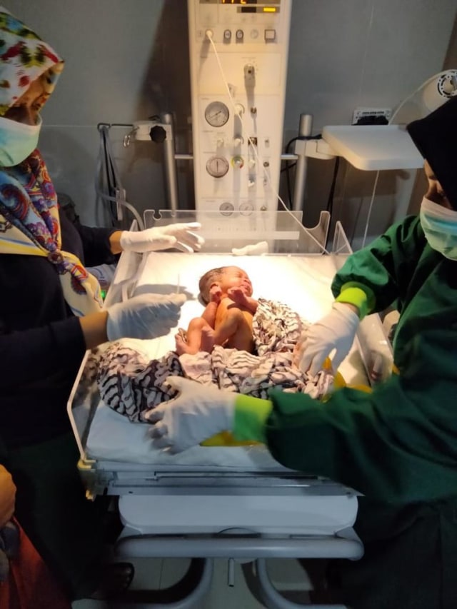 Warga Aceh Temukan Bayi Perempuan Terbungkus Plastik di Warungnya (29171)