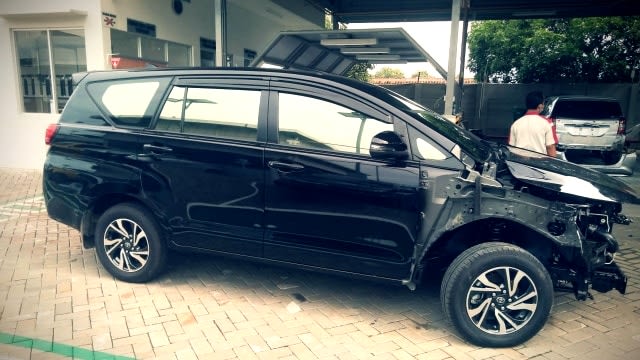 Kecelakaan 15 Mobil Miliarder Tuban Dipicu Jalan Sempit hingga Salah Injak Rem (56155)