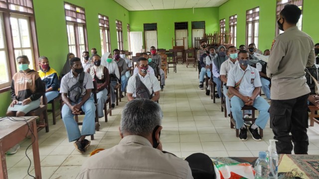 Sosialisai seleksi Bintara Polri kepada pelajar di Boven Digoel. (Dok Polda Papua)