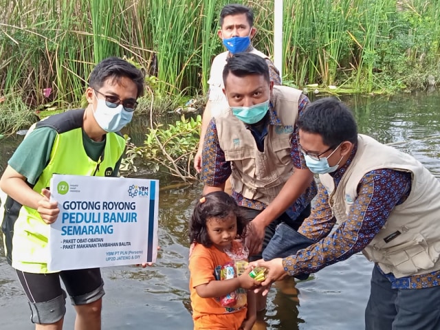 Banjir Jateng, YBM PLN & IZI Jateng Support Kebutuhan Balita dan Obat-obatan