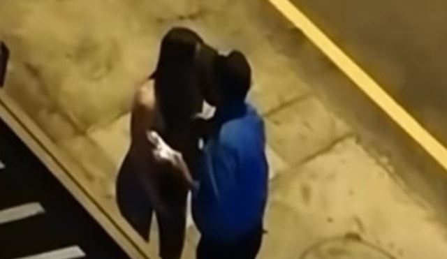 Bukannya Ditilang, Polisi Malah Cium Wanita Pelanggar Lalu Lintas (4837)