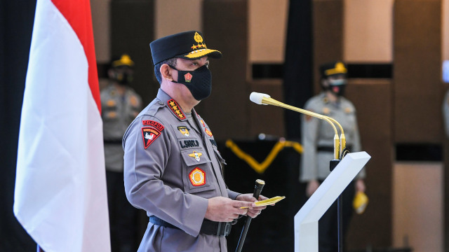 Kapolri Jenderal Pol Listyo Sigit Prabowo memberikan sambutan saat upacara pelantikan dan serah terima jabatan pejabat tinggi Polri di Mabes Polri, Jakarta, Rabu (24/2).  Foto: Galih Pradipta/ANTARA FOTO