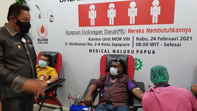 Pertamina peduli melakukan donor darah, guna membantu kekosongan stok darah di PMI Kota Jayapura. (BumiPapua.com/Katharina)
