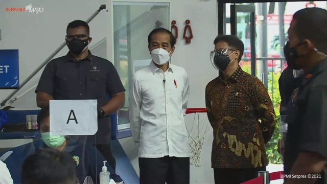 Jokowi Tinjau Vaksinasi Corona untuk Wartawan: Akan Berjalan di Seluruh Provinsi (1)
