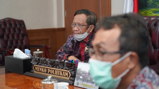 Menko Polhukam Mahfud MD terima kunjungan pihak TII bahas indeks persepsi korupsi Indonesia. Foto: Humas Kemenkopolhukam