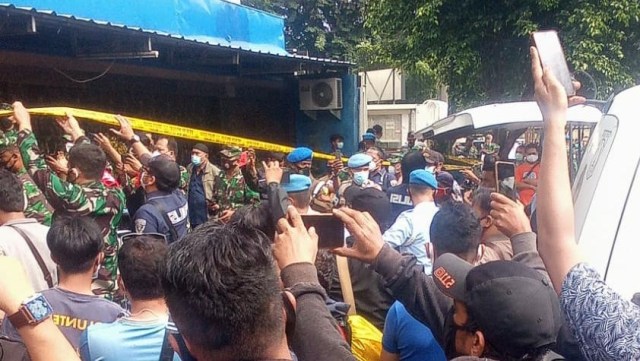 Suasana RM Cafe Cengkareng usai penembakan, Kamis (25/2). Foto: Fatoni