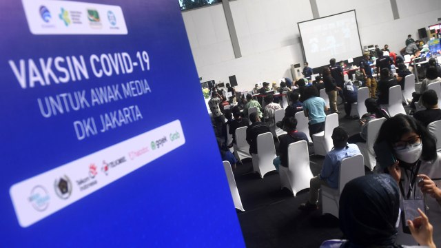 Suasana vaksinasi COVID-19 untuk wartawan di Hall Basket, Senayan, Jakarta, Kamis (25/2/2021). Foto: Akbar Nugroho Gumay/ANTARA FOTO