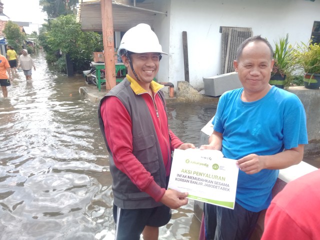 Banjir Jabodetabek, Inisiatif Zakat Indonesia Salurkan Bantuan Makanan
