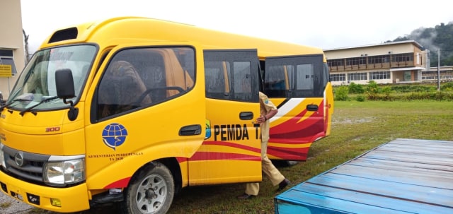 Bus operasional bantuan pemerintah menunggu ASN usai aktivitas kantor