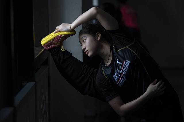 Atlet wushu nomor taolu Zoura Nebulani berlatih dalam Pelatnas di Jakarta, Kamis (25/2).  Foto: Aditya Pradana Putra/ANTARA FOTO