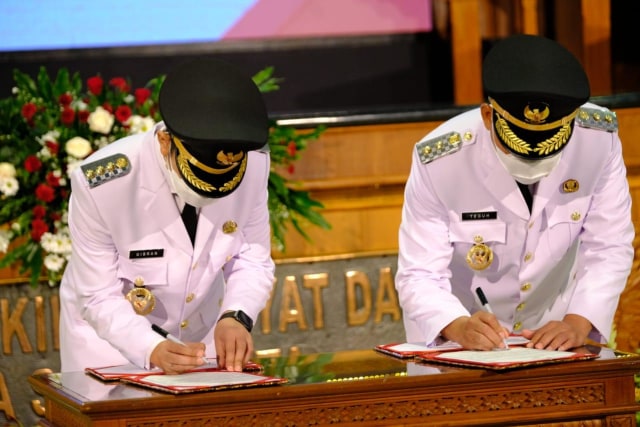 Dilantik Ganjar, Gibran Resmi Jadi Wali Kota Solo (28900)
