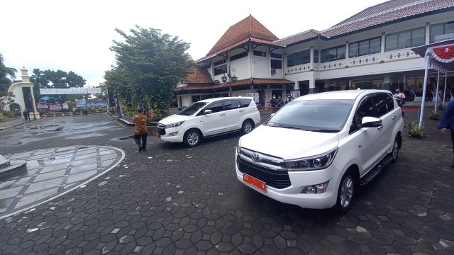 Mobil Dinas Gibran Rakabuming dan Wakilnya, Toyota Innova Warna Putih (12367)
