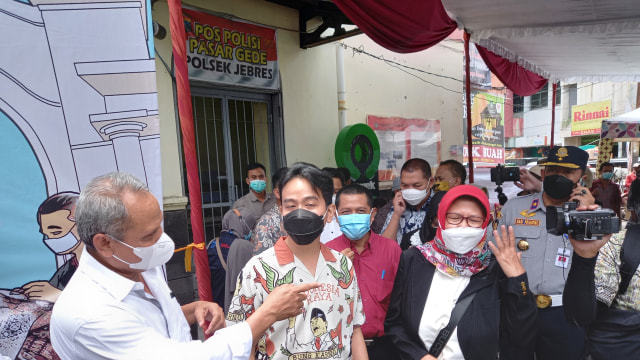Wali Kota Solo Gibran Rakabuming blusukan ke Pasar Gede Solo