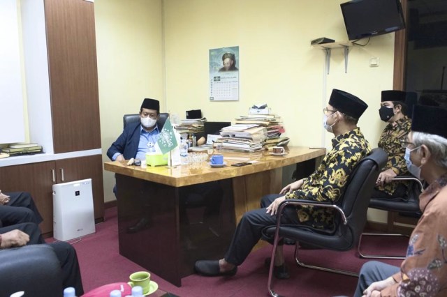 Silaturahim sambil berbincang-bincang DPP LDII dan Ketua PB NU, Dr. Marsudi Syuhud di Kantor PB NU, Jakarta