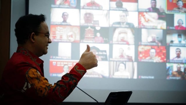 Anies Baswedan dan Batik Merah Motif Kerbau (178436)