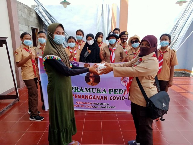 Peringati HUT Baden Powell, Kwartir Pramuka Nagekeo Bagi 2.500 Masker