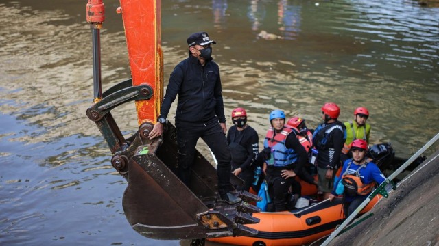 Wali Kota Bogor Bima Arya saat ekspedisi Sungai Ciliwung. Foto: Pemkot Bogor
