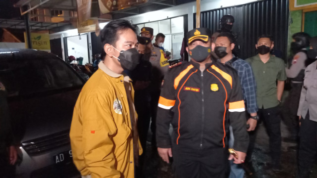 Wali Kota Solo Gibran Rakabuming mengikuti razia PSK yang digelar kepolisian