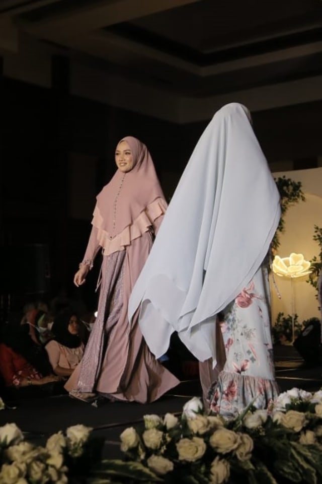Model pakaian yang dirancang Rumoh Syar'i. Foto: Edo