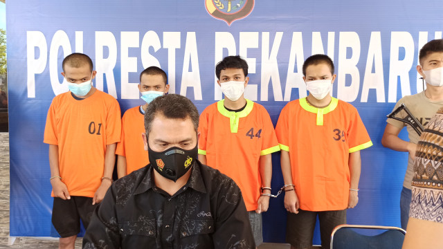 KASAT RESKRIM Polresta Pekanbaru, Kompol Juper L Toruan saat ekspose jambret anak petinggi Polda Riau. 