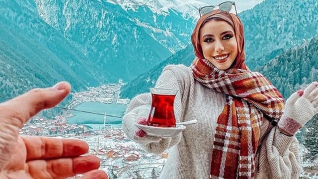 OOTD Hijab ala musim dingin. Foto: Instagram/@rahafelshamiofficial